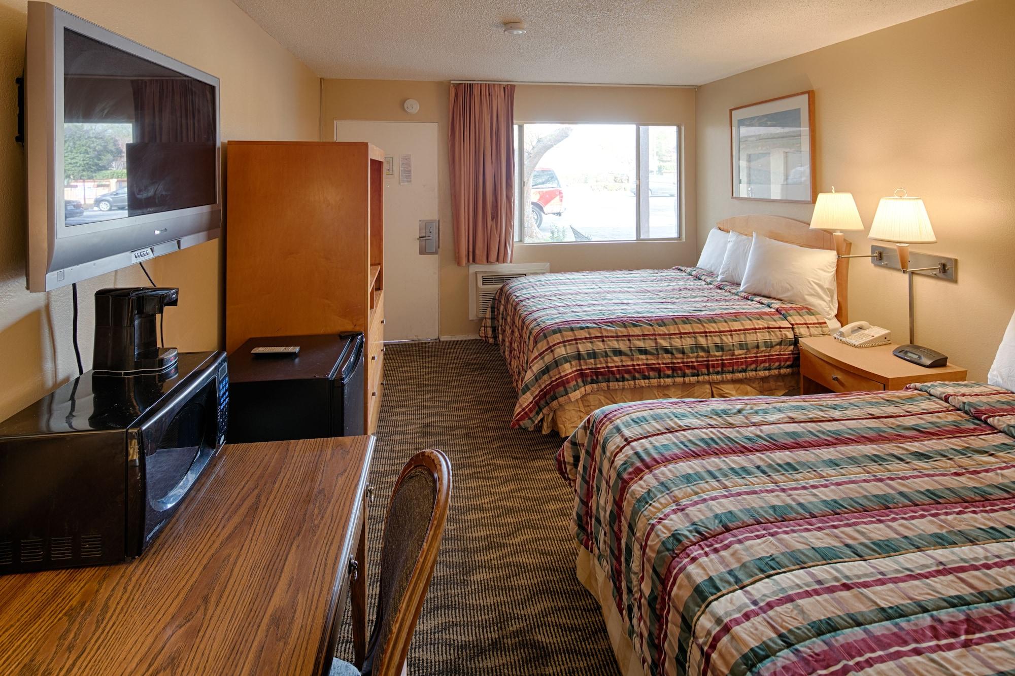 University Inn Chico Hotel 2*